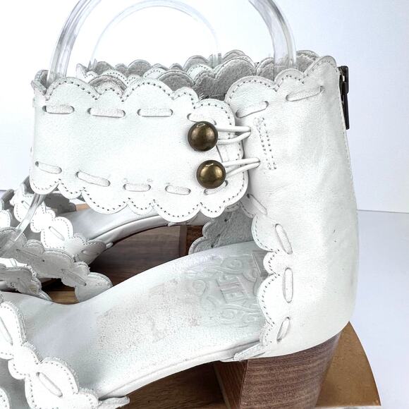 BALI ELF HANDMADE Seaside Soft Leather Scalloped Sandals in Vintage White 7.5 - Picture 4 of 11